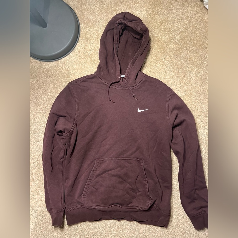 Large maroon Nike hoodie